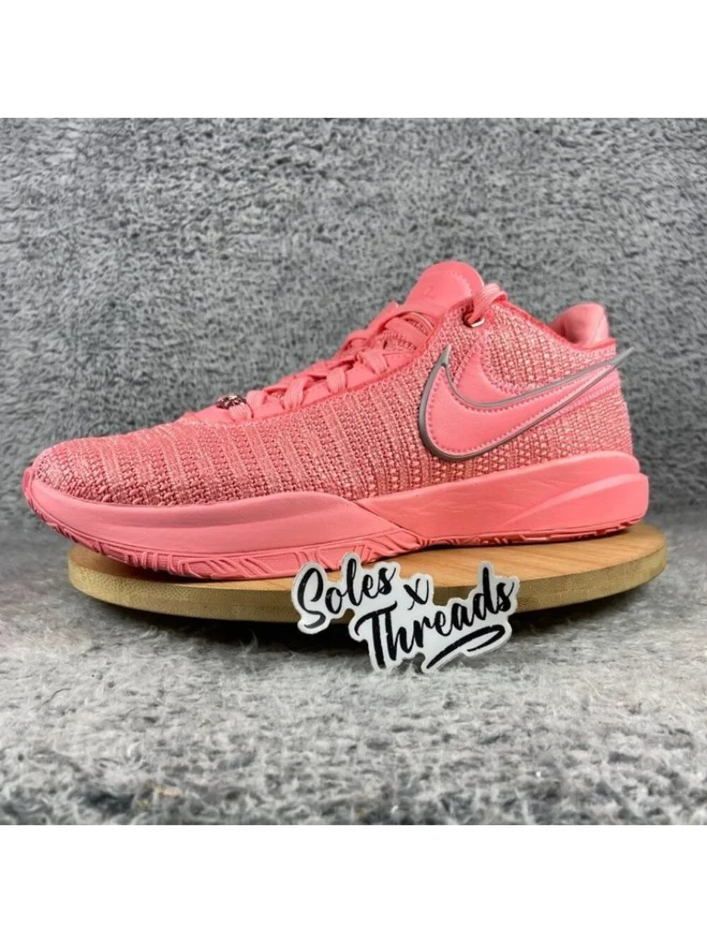 Nike LeBron 20 Pink Diamond Size 9.5 Men Basketball DJ5423-600